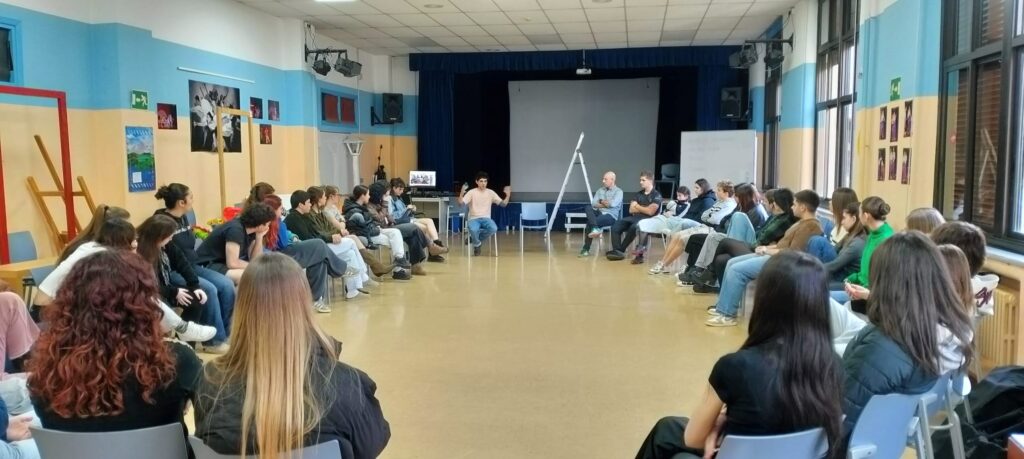 Urko Redondo solasaldian ikasleekin