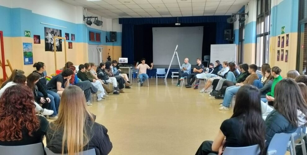 Urko Redondo solasaldian ikasleekin